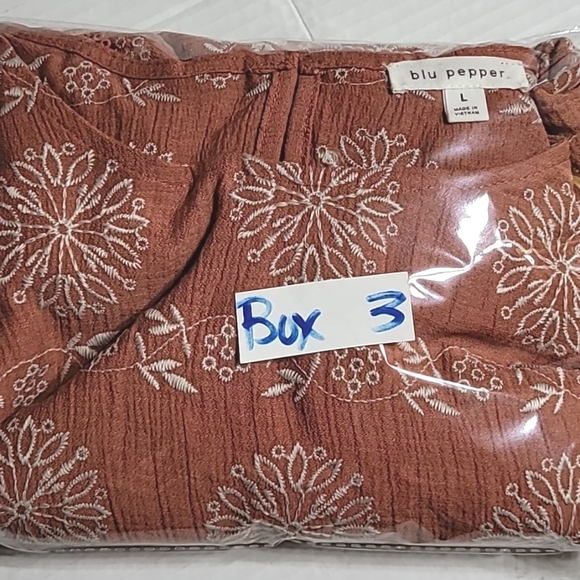 Blu Pepper 3/4 Sleeves Peasant Blouse, Size Large - Picture 11 of 11